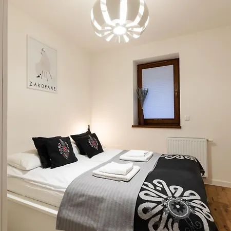 Droga Na Bystre 5b 3 アパート